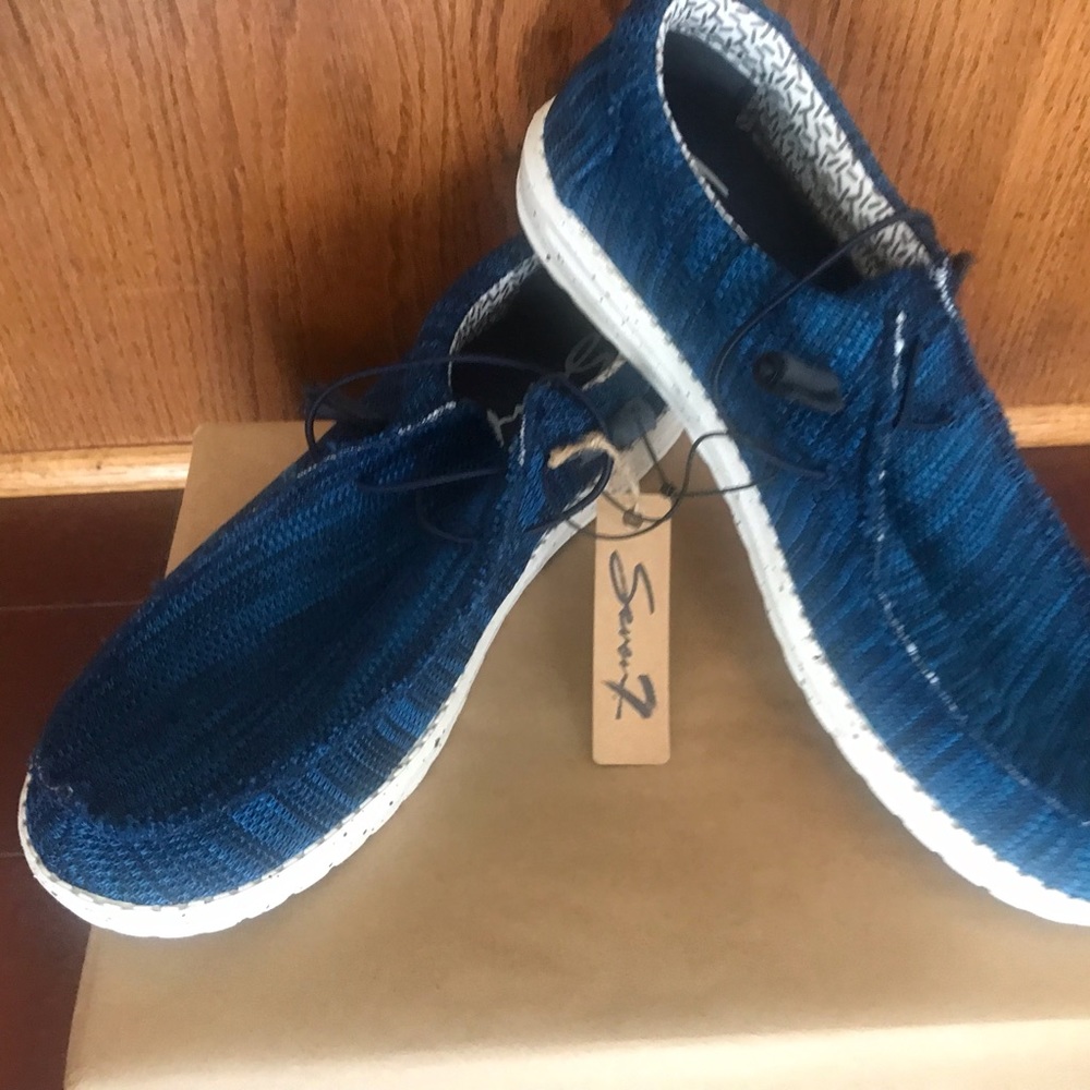 "Brand-New" ON SALE NOW SEVEN -7  MALIBU slip on sneakers  60% DISCOUNT - Picture 5 of 10